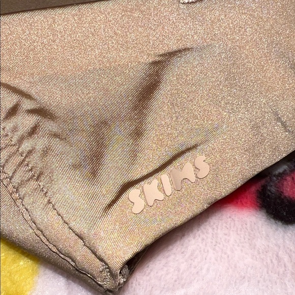 SKIMS Nude Seamless Bra From T Shirt Demi 34DD - Picture 3 of 4